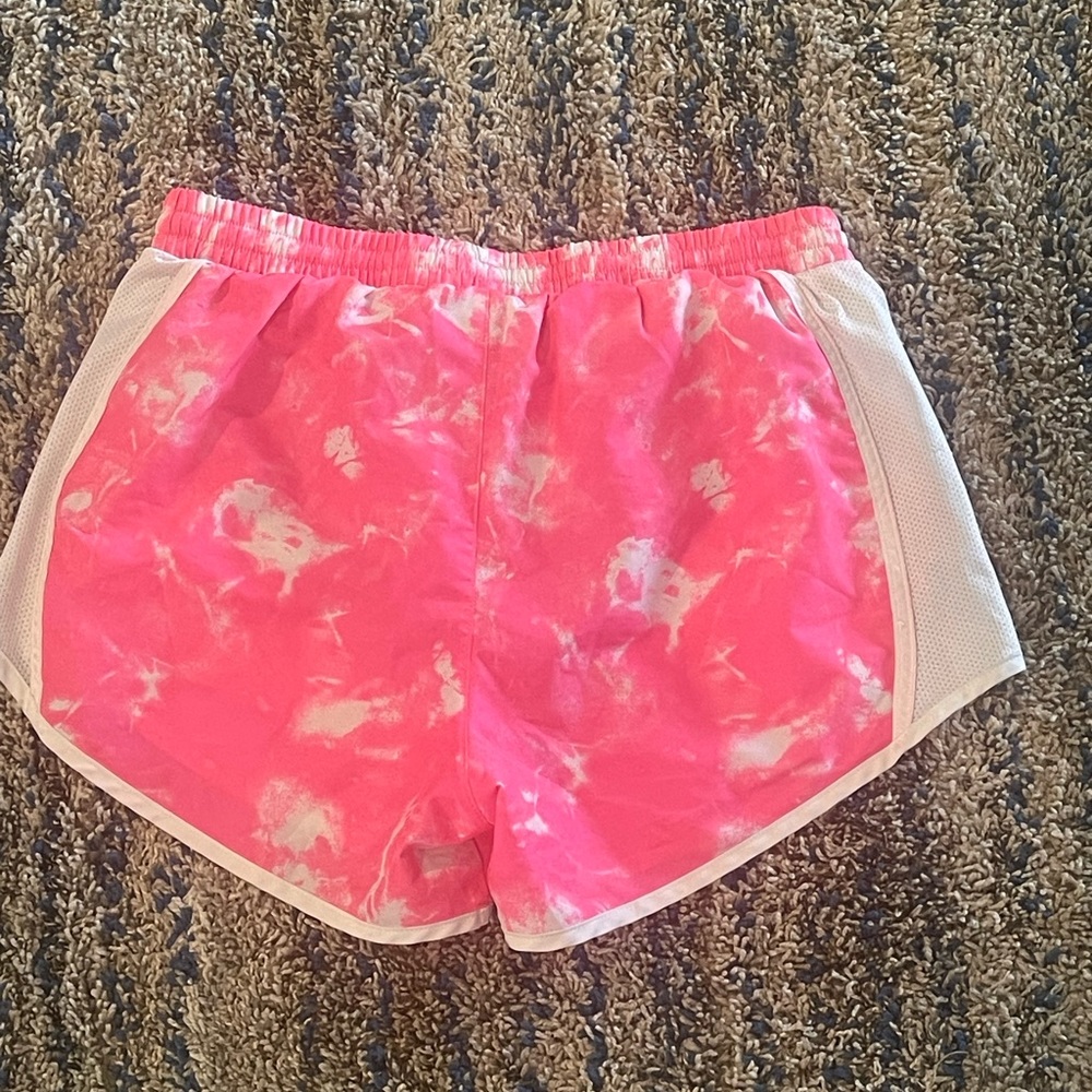 Under Armour Women's Shorts Size S - Picture 2 of 5
